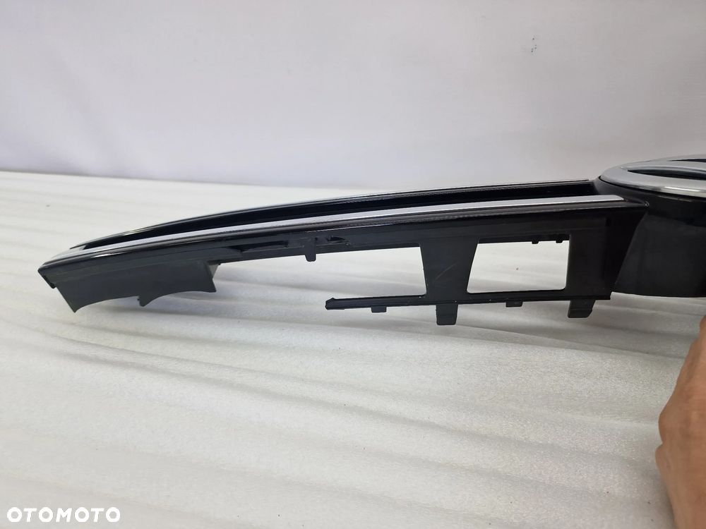 VW TOUAREG 7P6 / 7P 10- ATRAPA / GRILL PRZEDNI PRZÓD , NR 7P6853651A/D , NR AUKCJI GR122 - 17