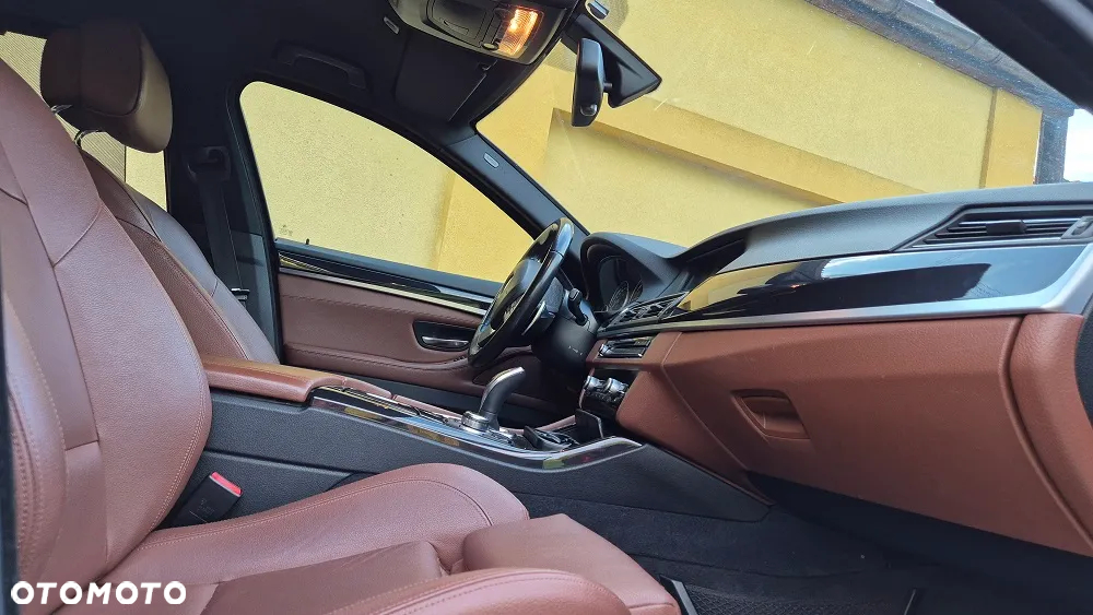 BMW Seria 5 520i Touring Sport-Aut - 4