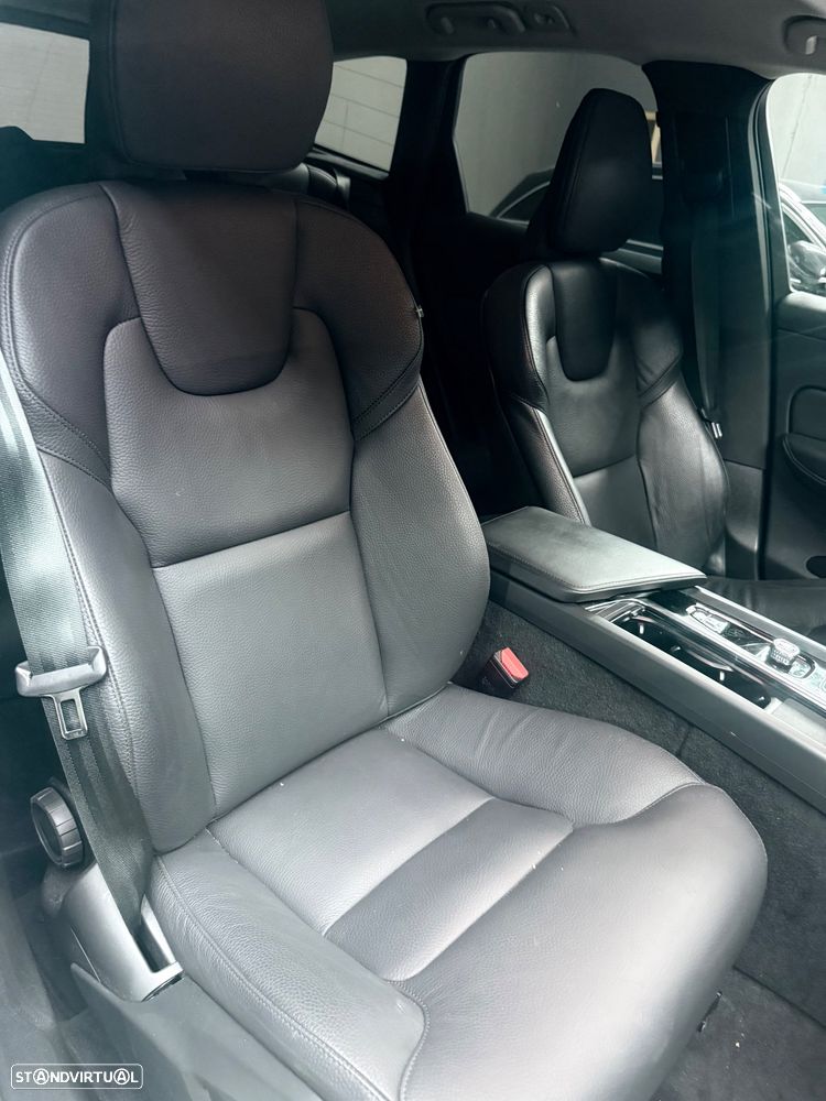 Volvo XC 60 B4 D AWD Plus Dark - 22