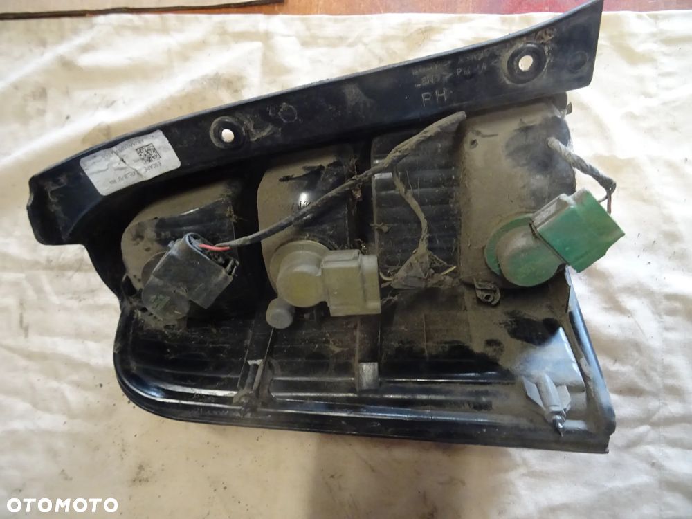 FORD MAVERICK LAMPA PRAWA TYL TANIO CZESCI ROZNE PYTAC - 2