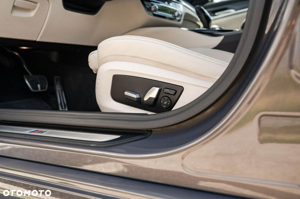 BMW Seria 5 530i xDrive mHEV M Sport sport - 31