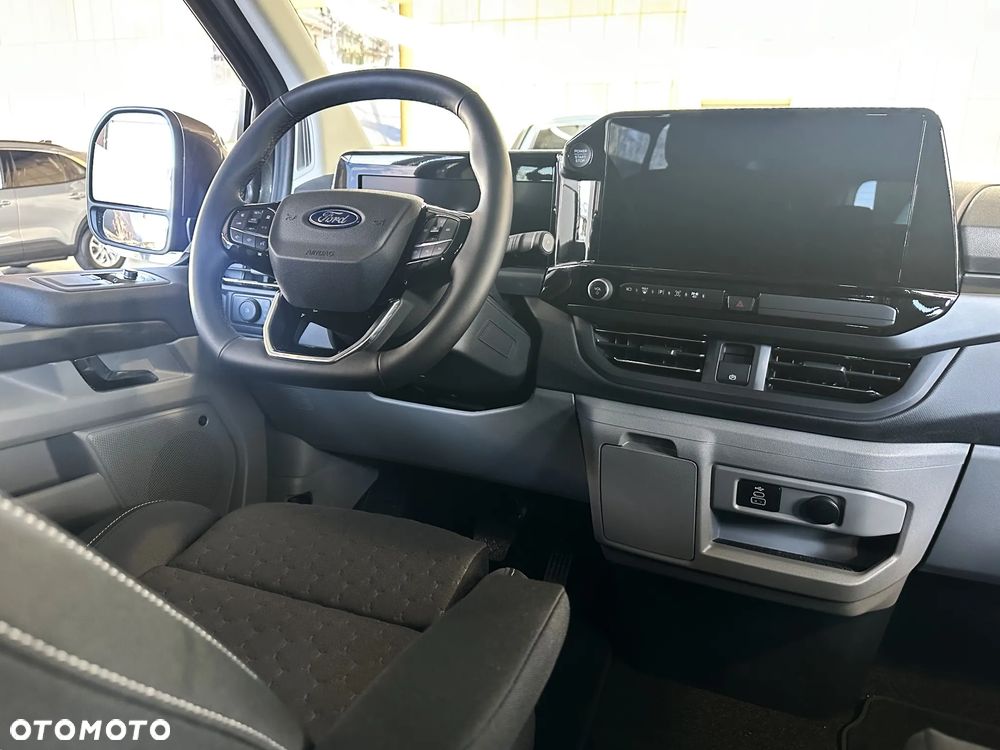 Ford Tourneo Custom - 8