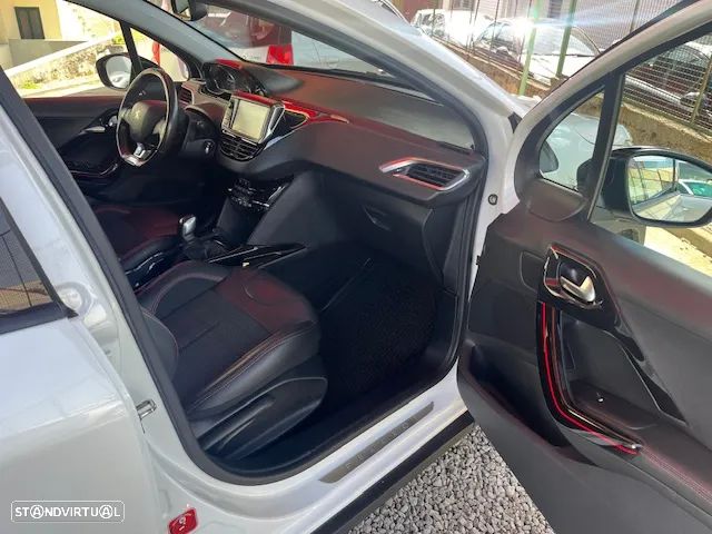 Peugeot 2008 1.2 PureTech GT Line - 19