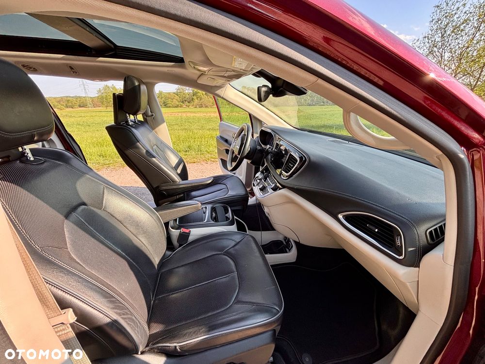 Chrysler Pacifica - 7