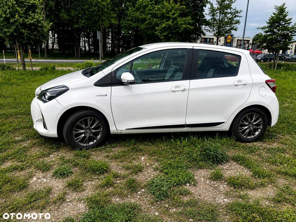 Toyota Yaris Hybrid 100 Selection - 3