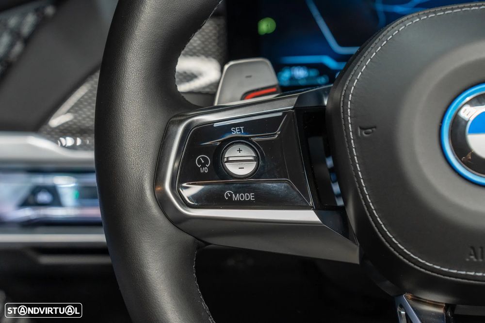 BMW 750 750e xDrive Pack Desportivo M - 11