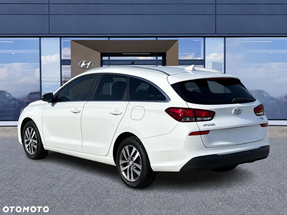 Hyundai i30 1.6 D Comfort DCT - 4