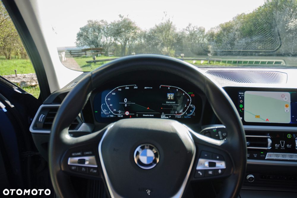 BMW Seria 3 330e - 32