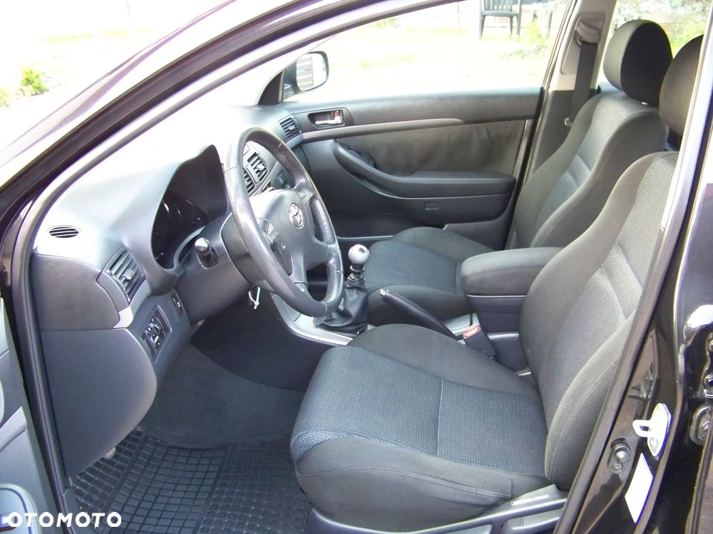 Toyota Avensis 2.0 D-4D - 14
