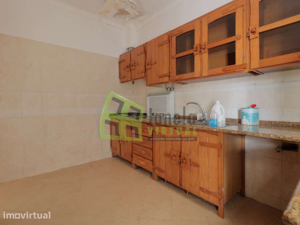 Moradia Isolada T3 para Recuperar com Sótão Aprovado | Quinta do Conde - Grande imagem: 2/20