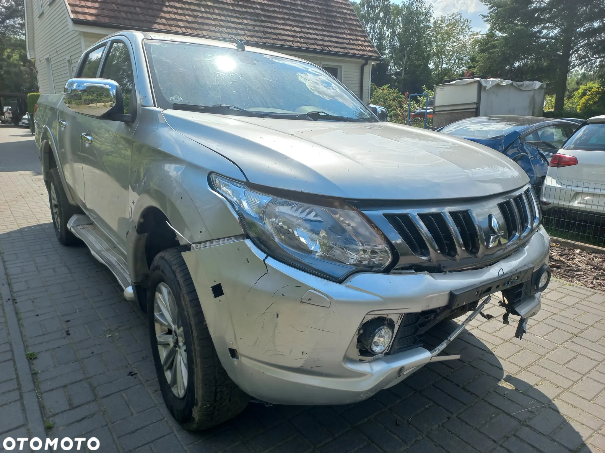 Mitsubishi L200 2.4 d DC Intense + - 2