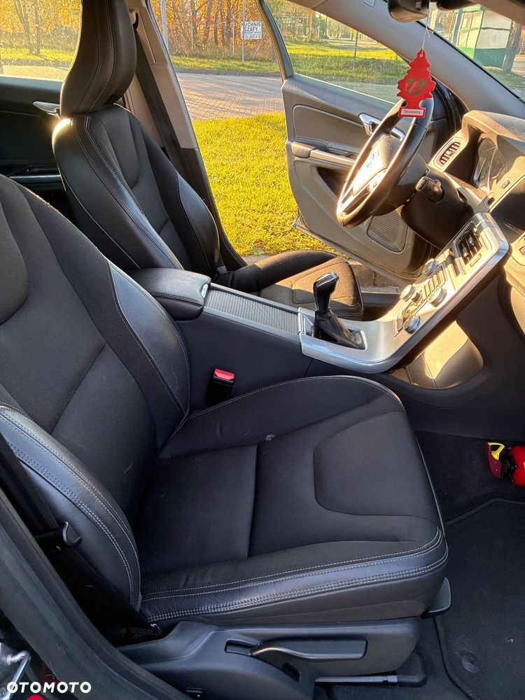 Volvo V60 D3 Momentum - 27