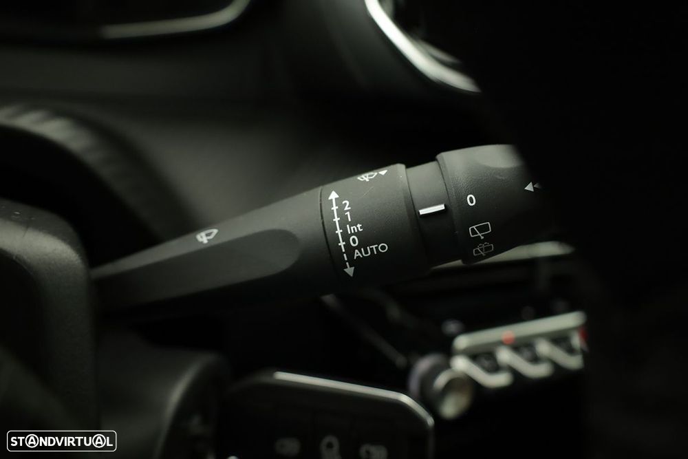 Peugeot 208 1.2 Hybrid Allure e-DCS6 - 19