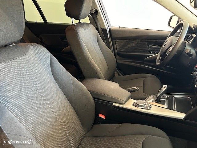 BMW 320 d Touring xDrive Auto - 14