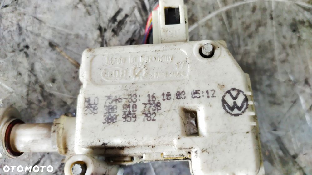 SIŁOWNIK ZAMKA KLAPY TYŁ OCTAVIA 1 - 4