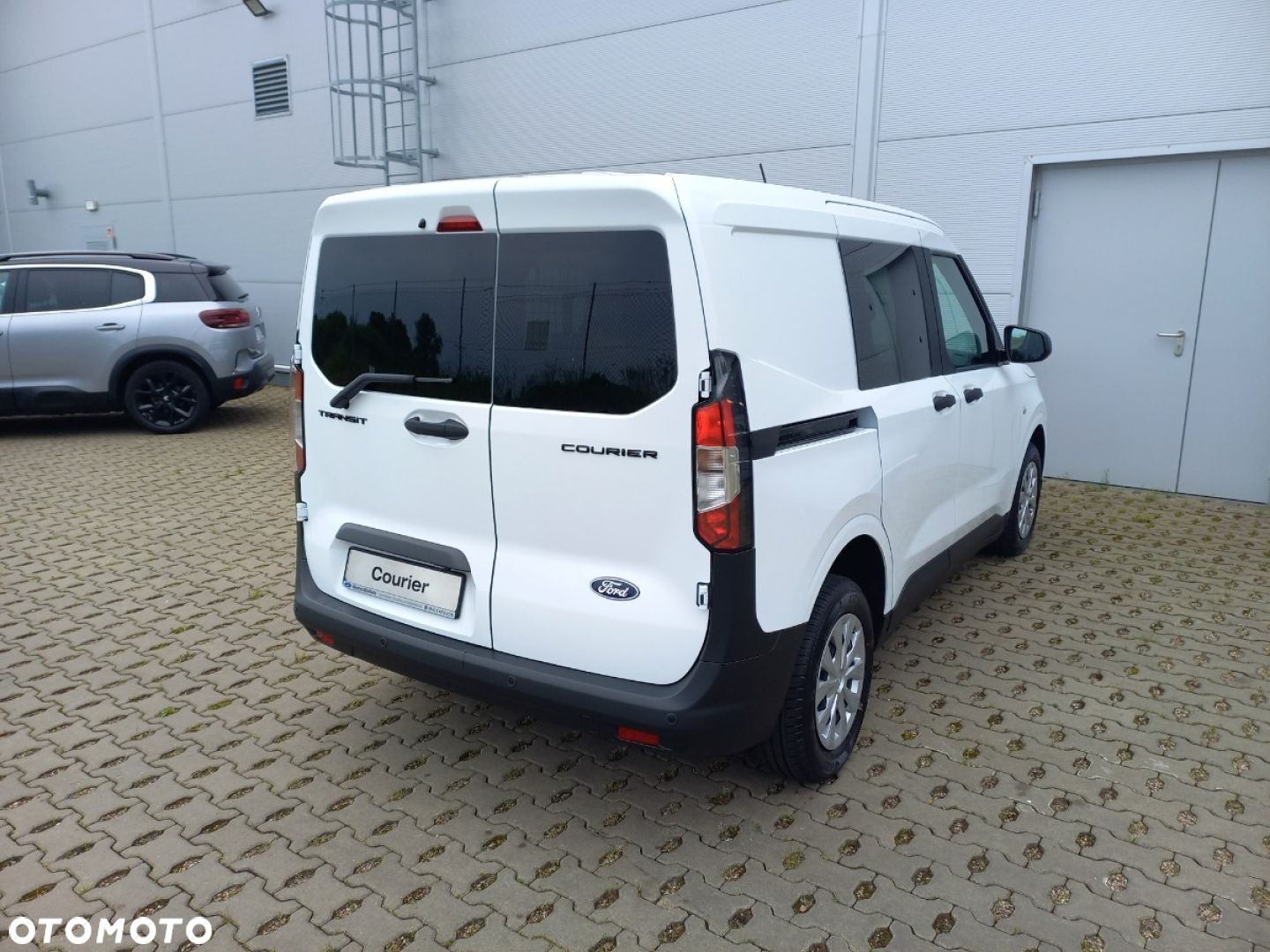 Ford Transit Courier - 8