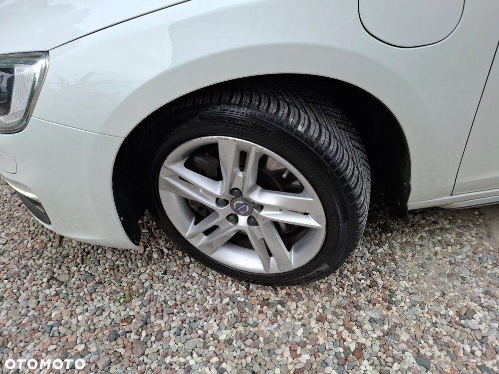 Volvo V60 D6 AWD Plug-in Hybrid Momentum - 17