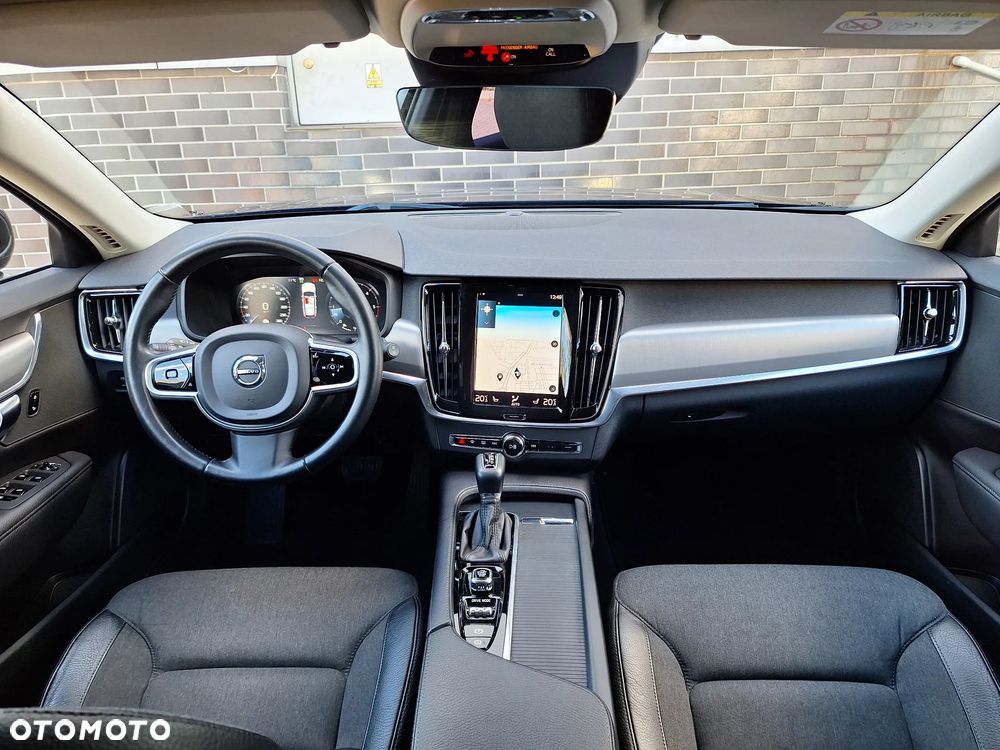 Volvo V90 D4 Momentum Pro - 40
