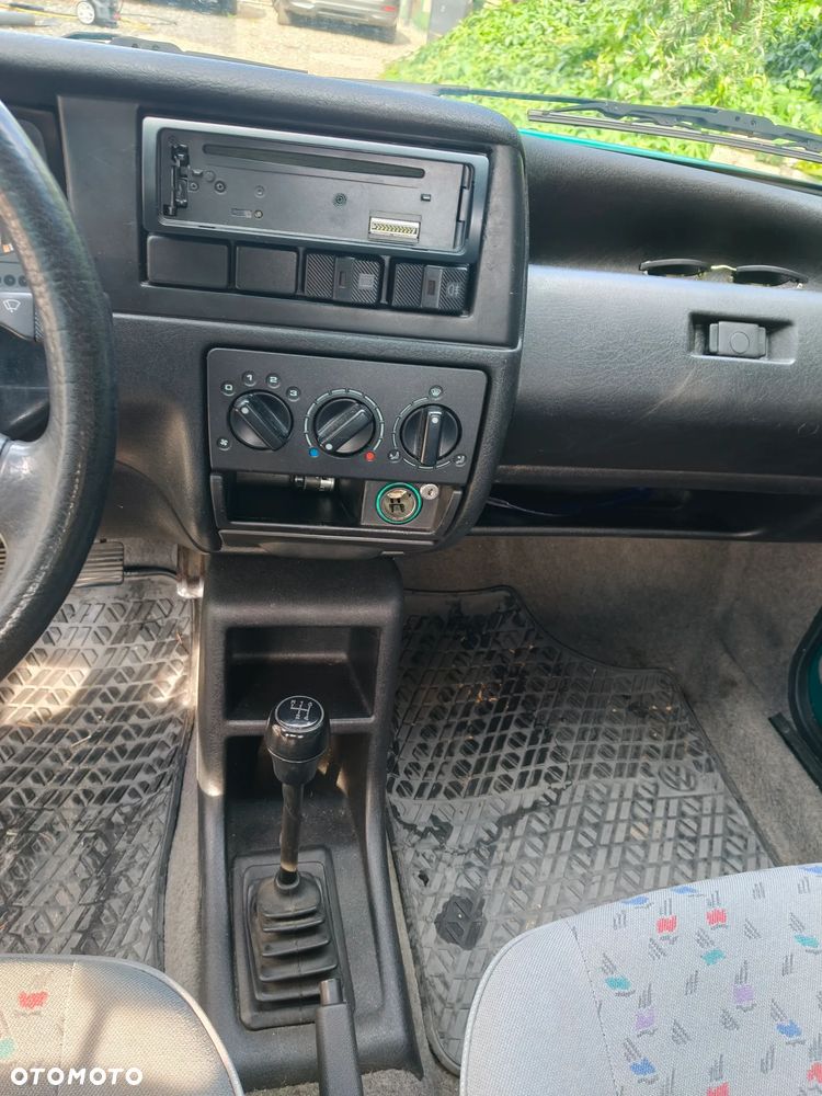 Volkswagen Polo 1.0 CL - 34