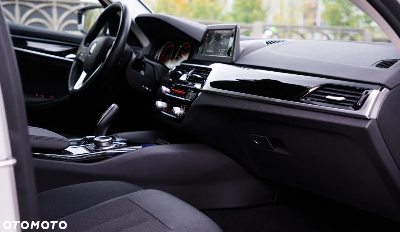 BMW Seria 5 520i - 21
