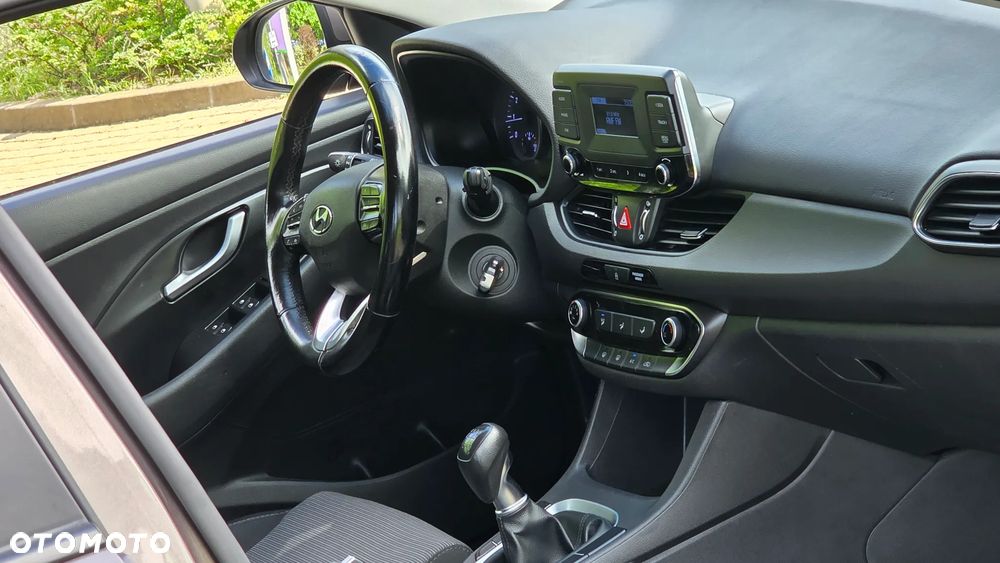 Hyundai i30 1.5 DPI Classic + - 17