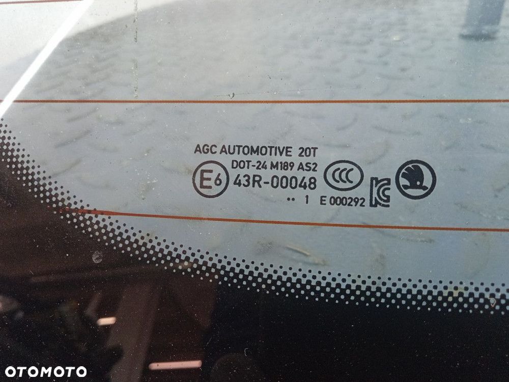 SKODA OCTAVIA IV HB SZYBA TYLNA KLAPY TYŁ 21R 5E6845049 - 3