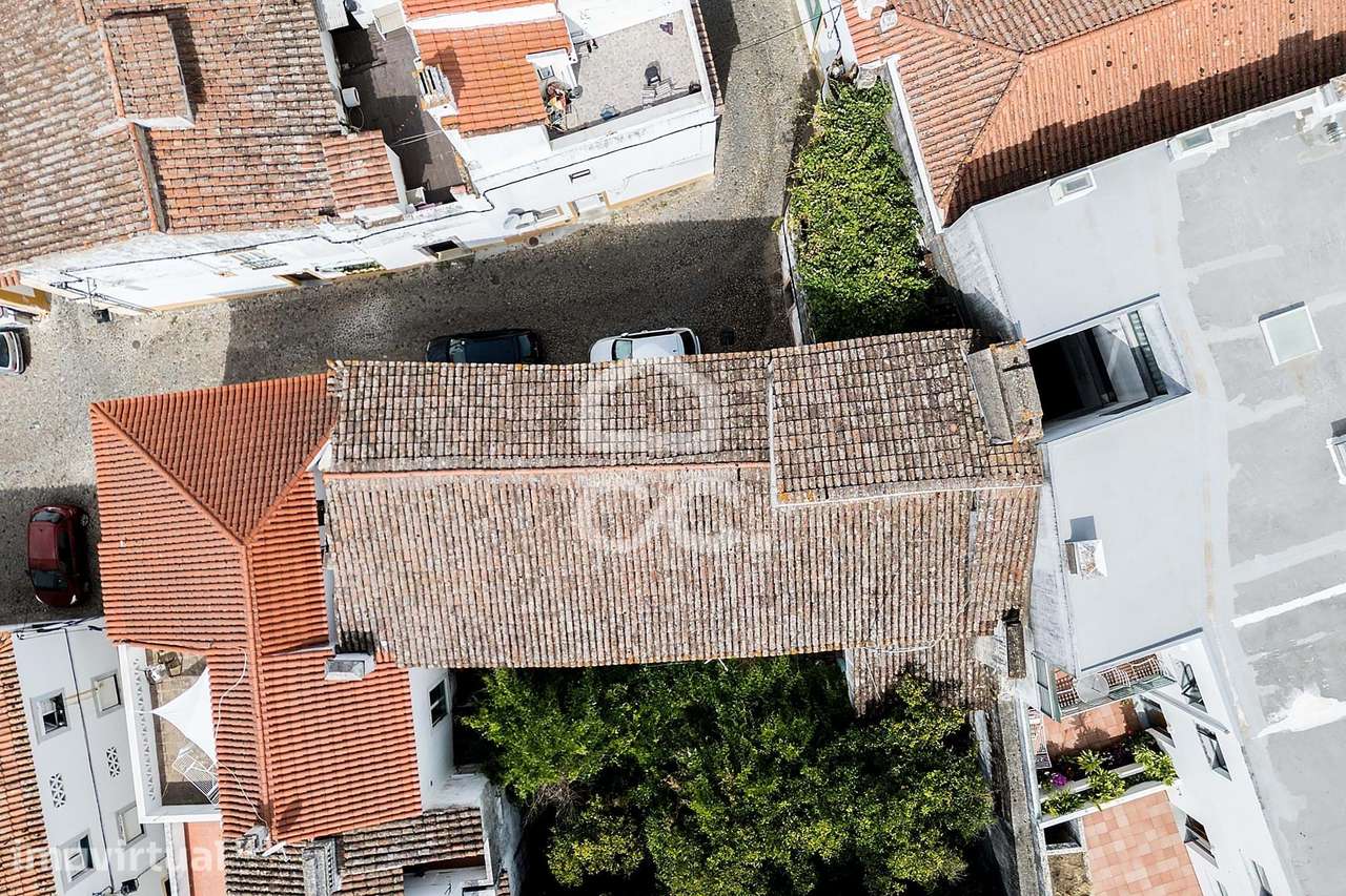 Prédio c/ Duas Moradias T3 e 426 m² de Área Exterior no Centro Históri - Grande imagem: 2/45