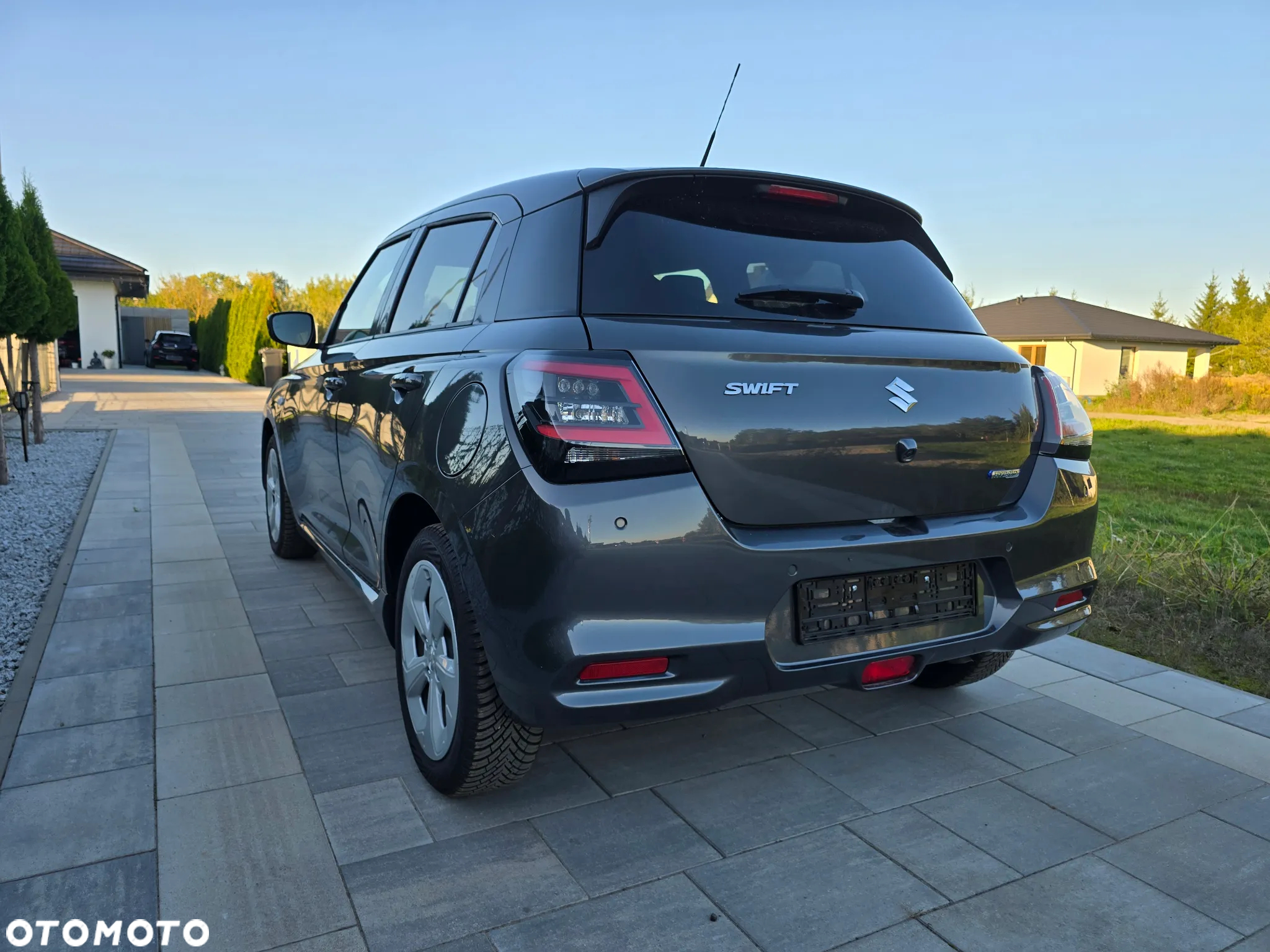 Suzuki Swift 1.2 Dualjet SHVS Premium Plus - 4