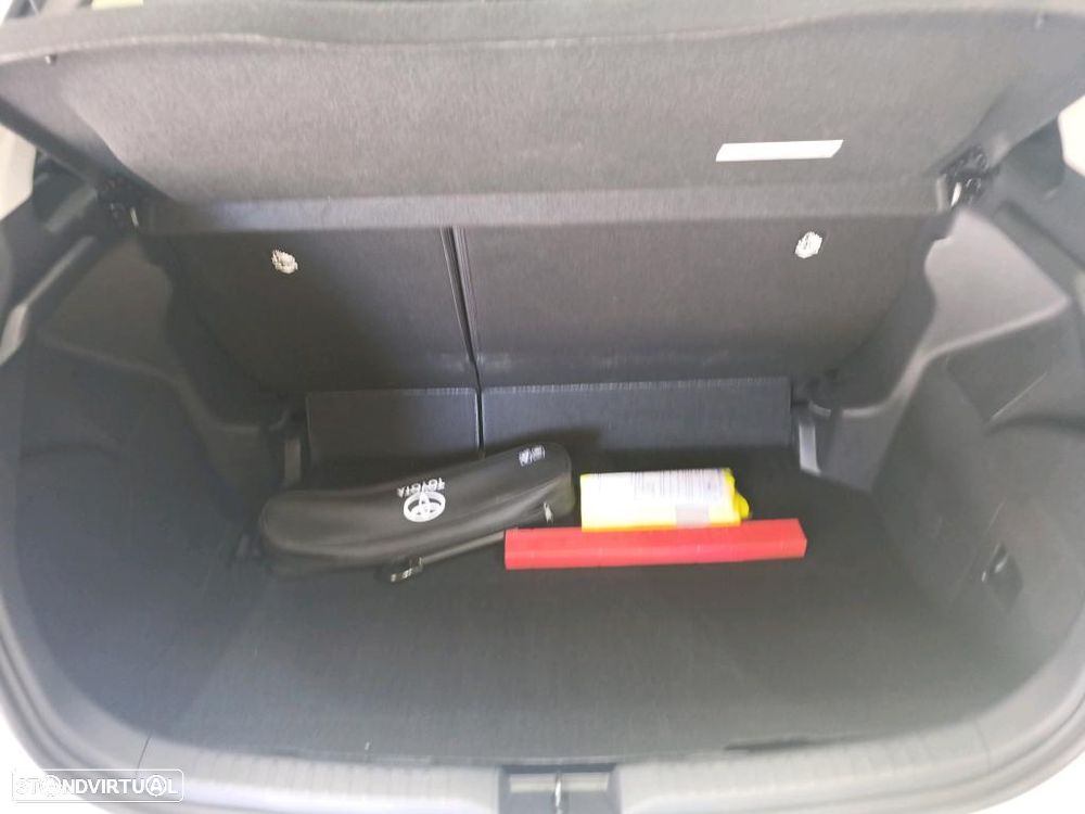 Toyota Yaris 1.5 HDF Comfort - 11