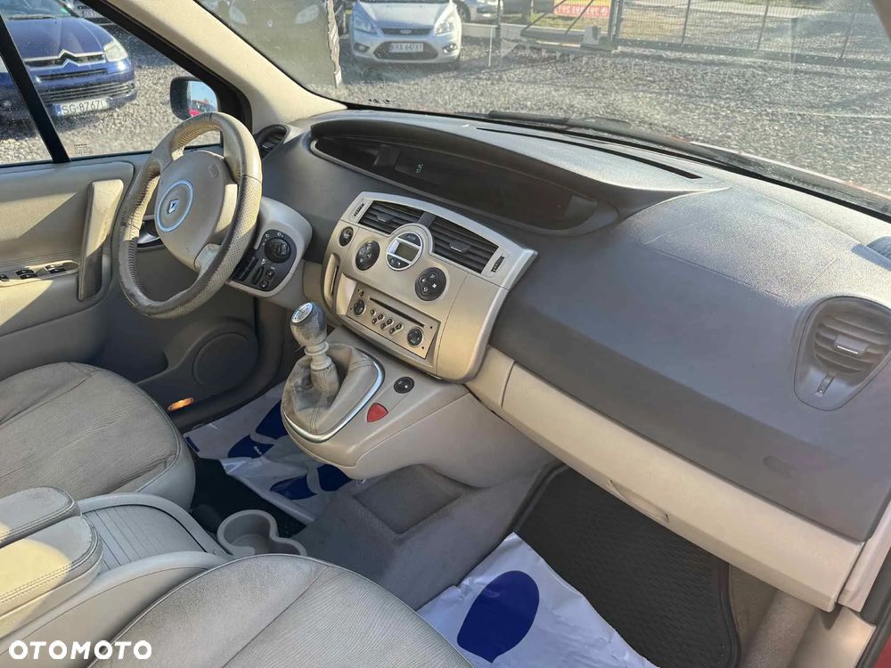 Renault Scenic 1.6 16V Emotion Plus - 9