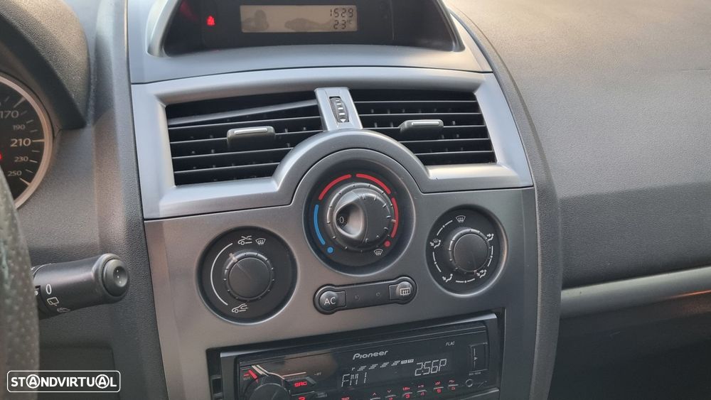 Renault Mégane 1.5 dCi Confort - 11