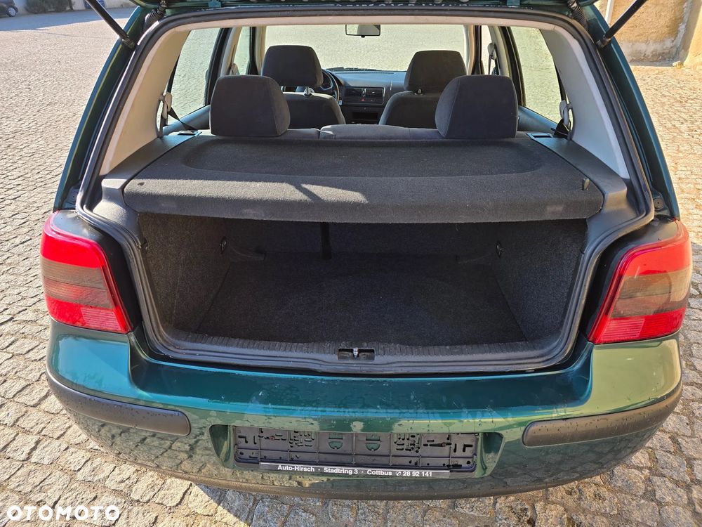 Volkswagen Golf 1.6 - 11