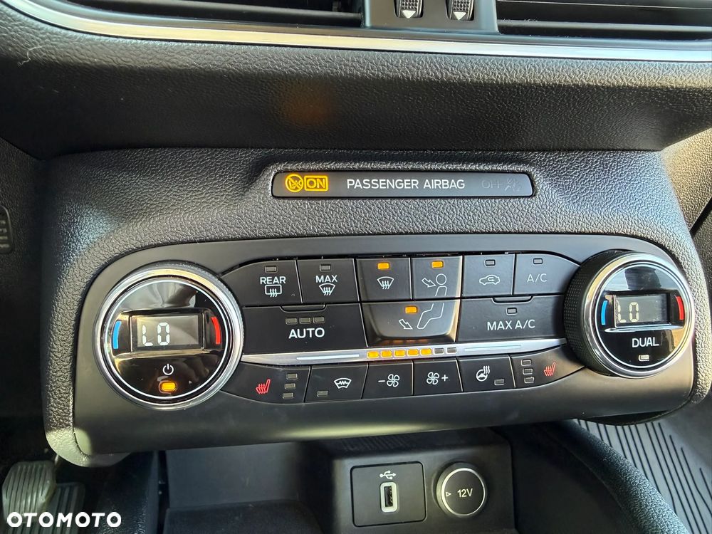 Ford Focus 1.5 EcoBoost Titanium Business - 16