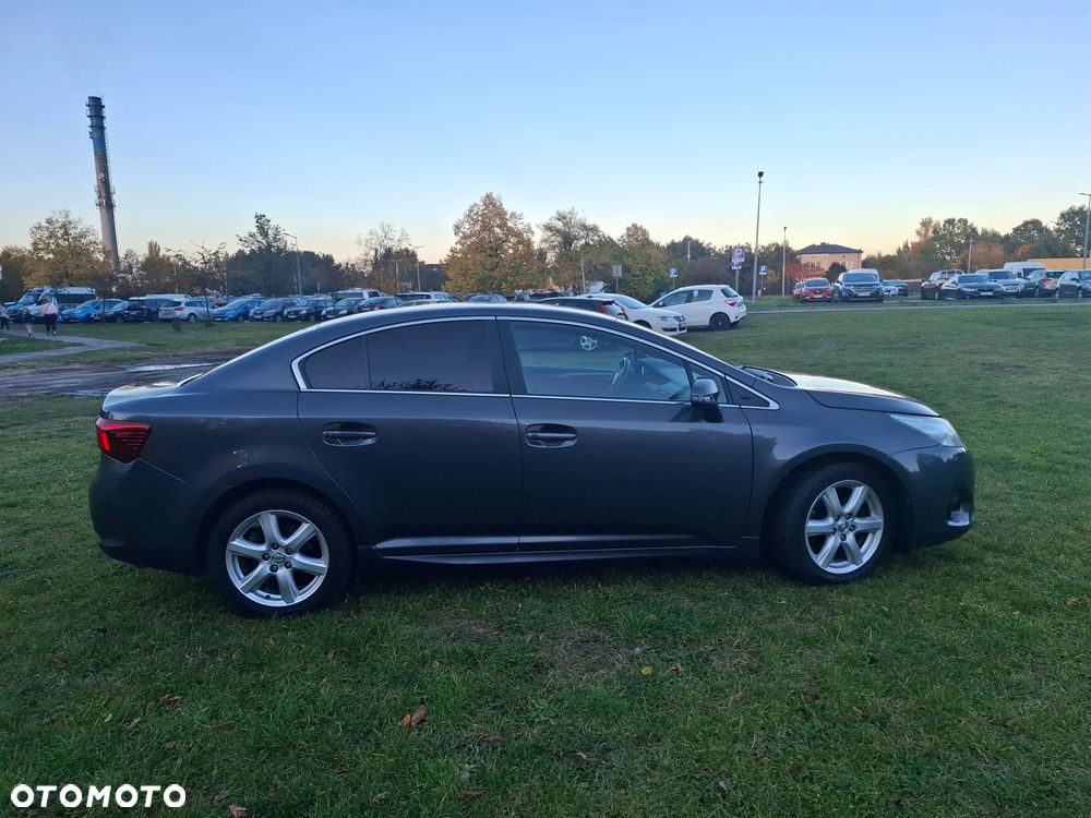 Toyota Avensis - 8