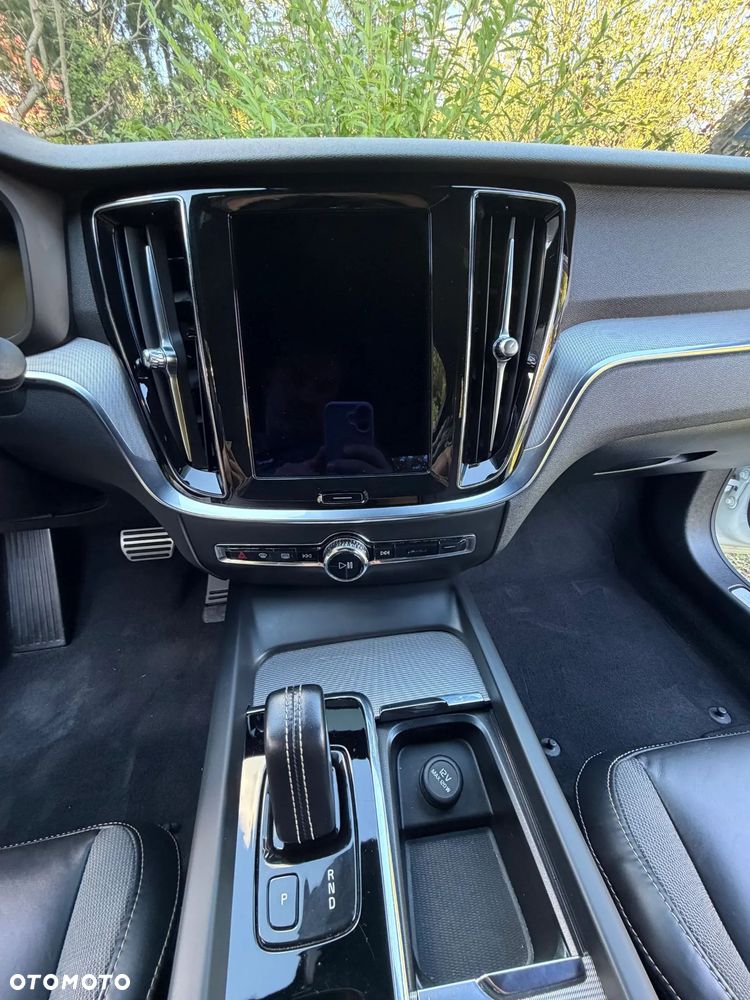 Volvo S60 B4 B R-Design - 28
