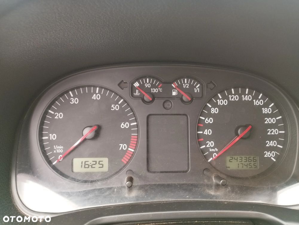 Volkswagen Bora 1.6 - 16