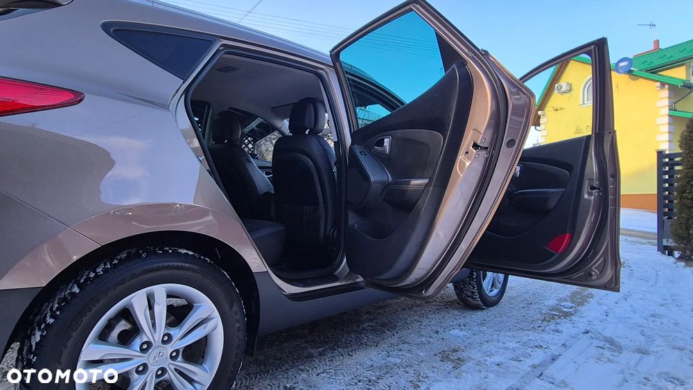 Hyundai ix35 1.7 CRDi 2WD blue Finale Gold - 34