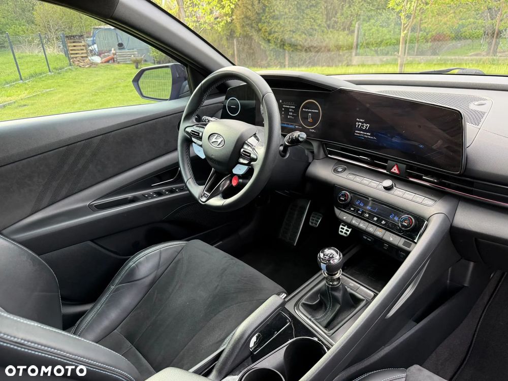 Hyundai Elantra - 16