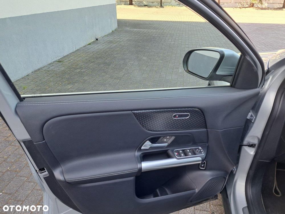 Mercedes-Benz GLA 180 d - 16