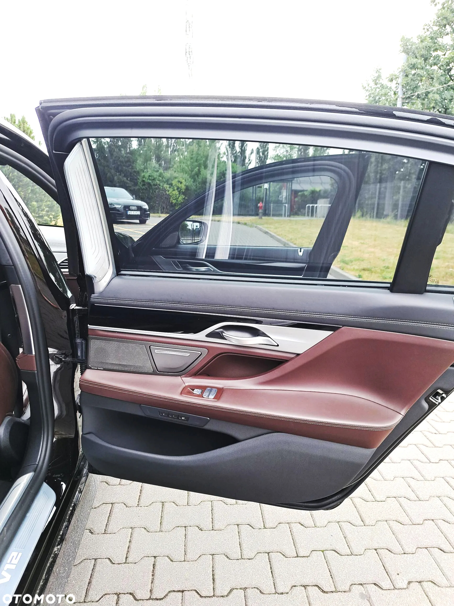 BMW Seria 7 M760Li xDrive - 16