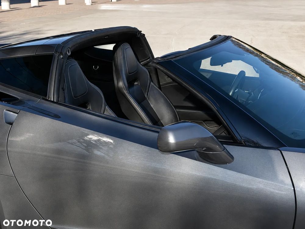 Chevrolet Corvette - 11
