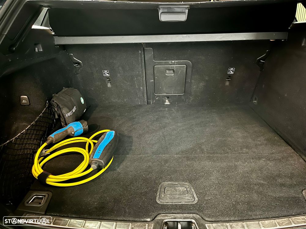 Volvo XC 60 2.0 T8 PHEV Momentum Plus AWD - 28