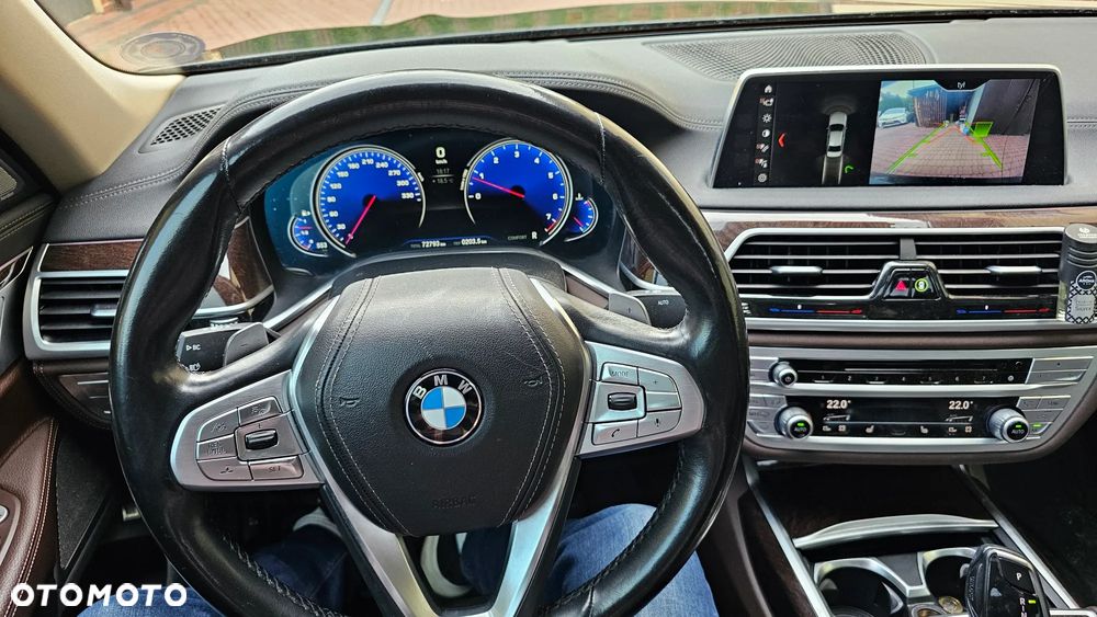 BMW Seria 7 740Li - 39