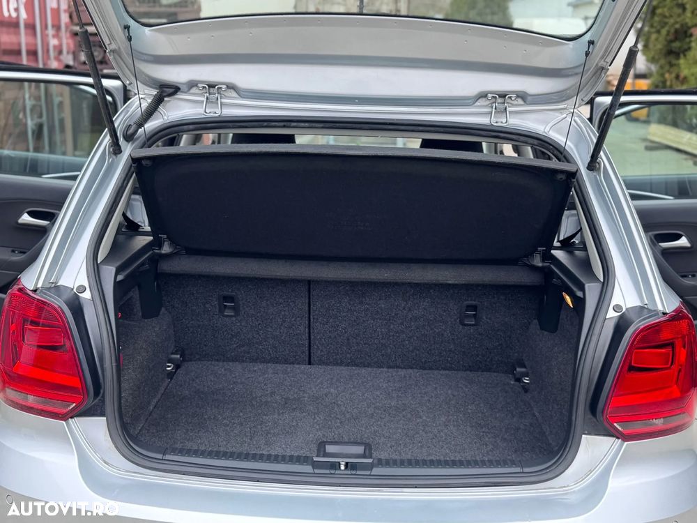 Volkswagen Polo 1.4 TDI Blue Motion Technology Lounge - 16