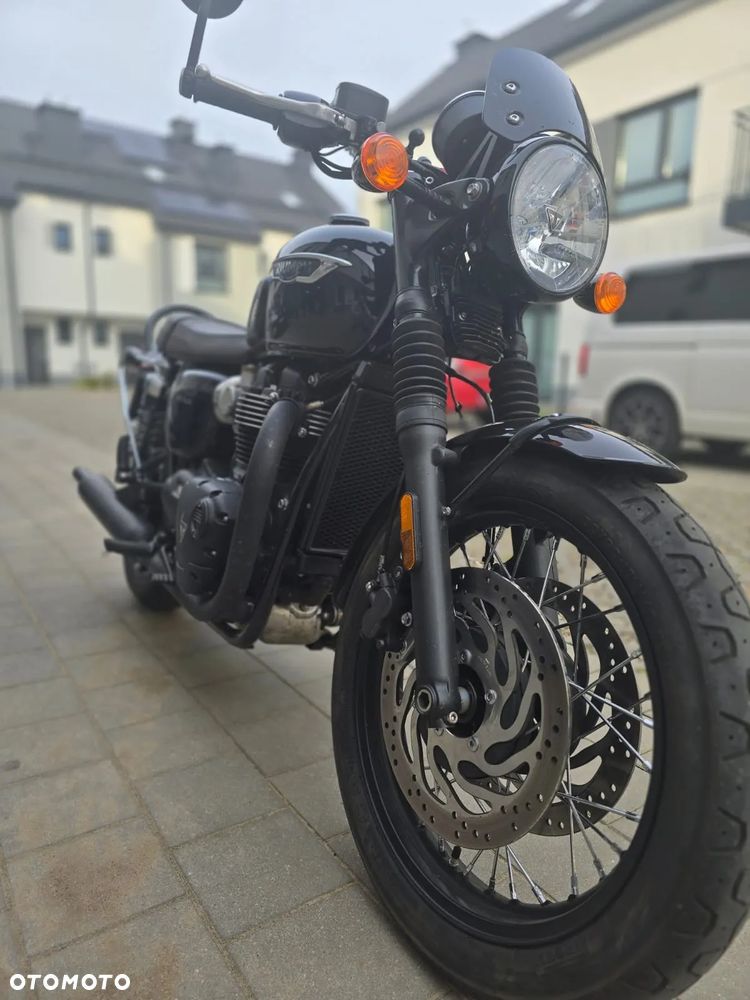 Triumph Bonneville - 1