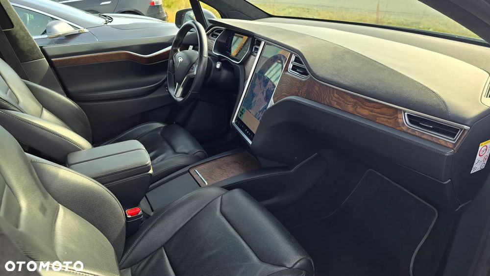 Tesla Model X Long Range Plus - 32