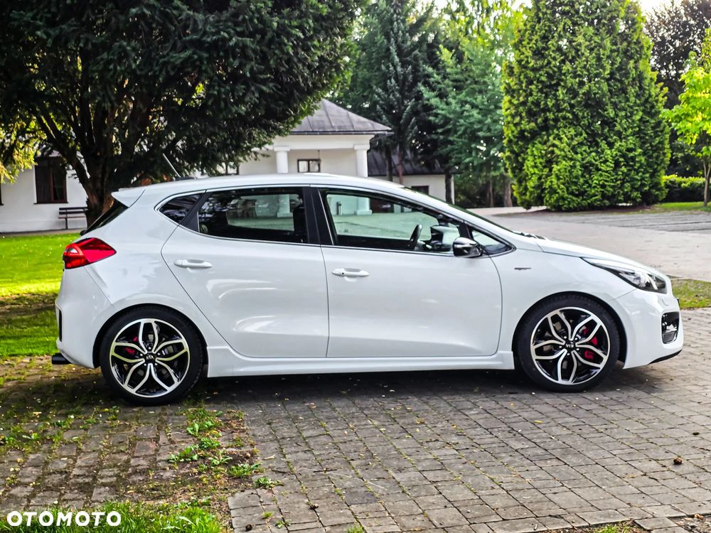 Kia Ceed - 10