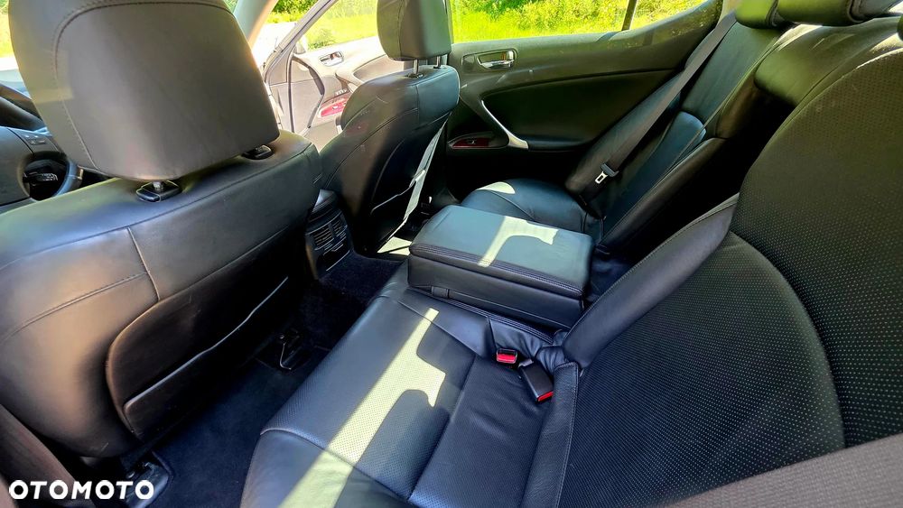 Lexus IS 220 D Prestige - 13