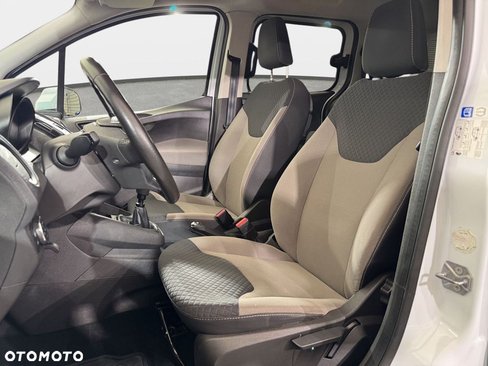 Ford Tourneo Courier - 12