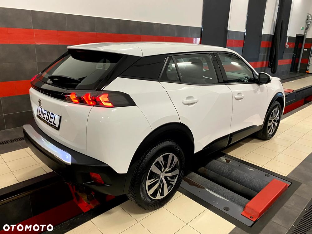 Peugeot 2008 1.5 BlueHDi Allure S&S - 11